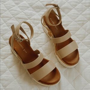 Madden Girl Elsinore Platform Sandal • W 7.5 • Tan Leather with Buckle